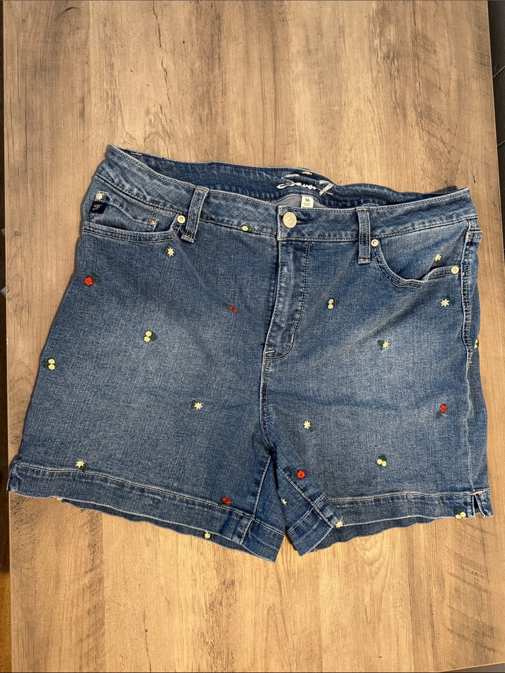 Embroidered Daisy Denim Shorts - Blue Size 16